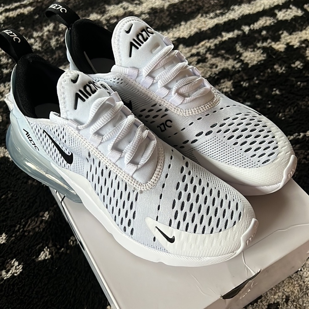 White Nike air max size 7.5